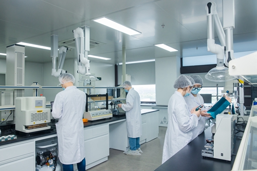 打通化妆品研发、医美服务、健康管理的完整闭环