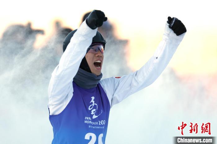 河南小将陈硕爆冷夺金 贾宗洋失误无缘领奖台