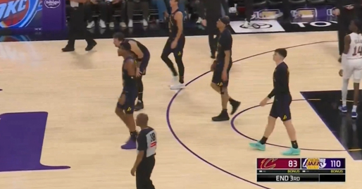 湖人第三节狂轰45分单节净胜15分