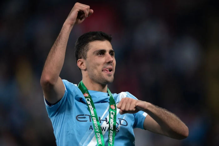 罗德里新合同引皇马关注，瓜帅未来或由马雷斯