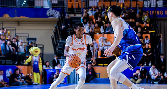 深圳男篮14连胜引热议 克里斯托弗加盟重塑争冠