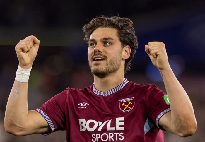 皇马老将离队引热议，英超新帅确定，多队争夺