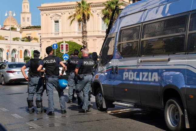 意大利警方破获百万元卖淫团伙 70名足球运动员